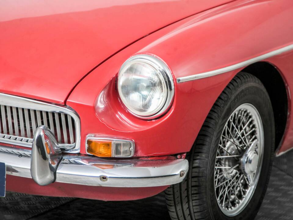 Image 22/50 of MG MGB GT (1967)