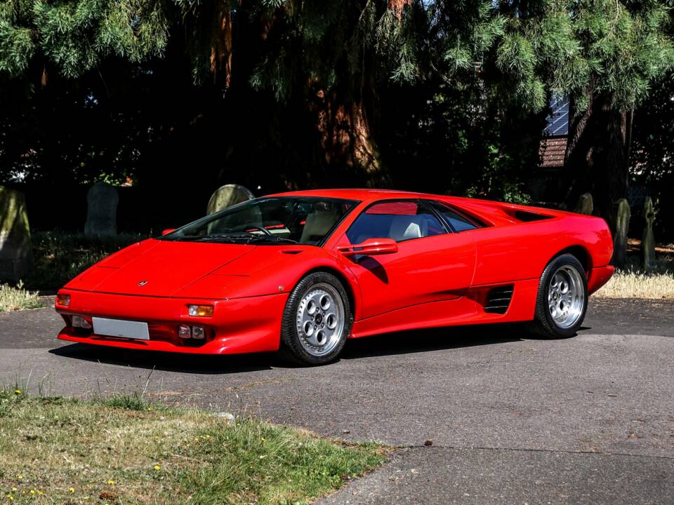 Image 1/26 of Lamborghini Diablo VT (1994)