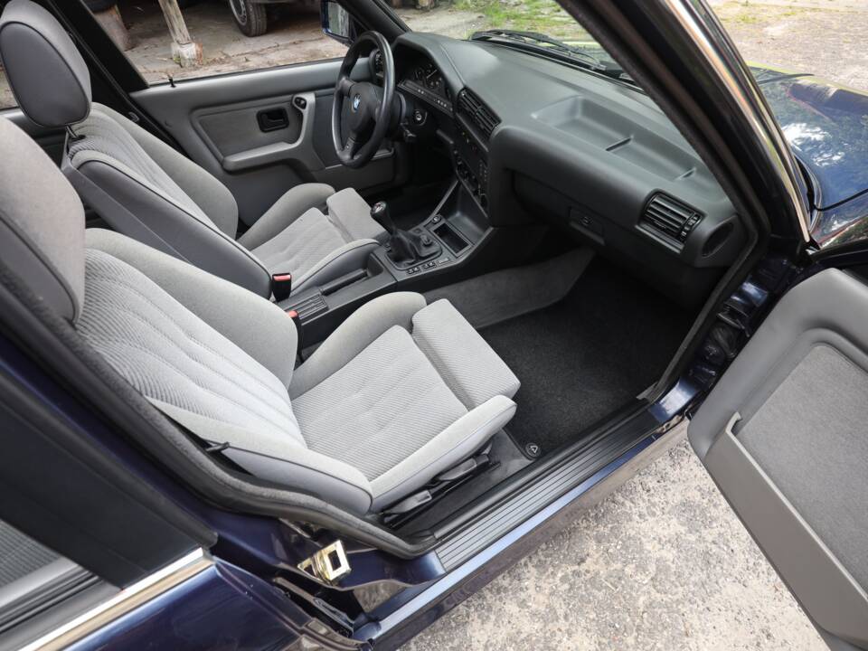 Image 17/82 of BMW 325ix (1989)