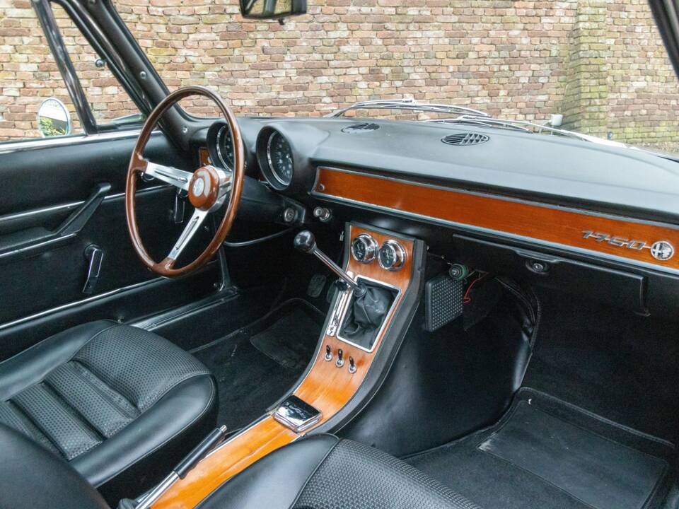 Image 34/50 de Alfa Romeo Giulia GT 1300 Junior (1972)