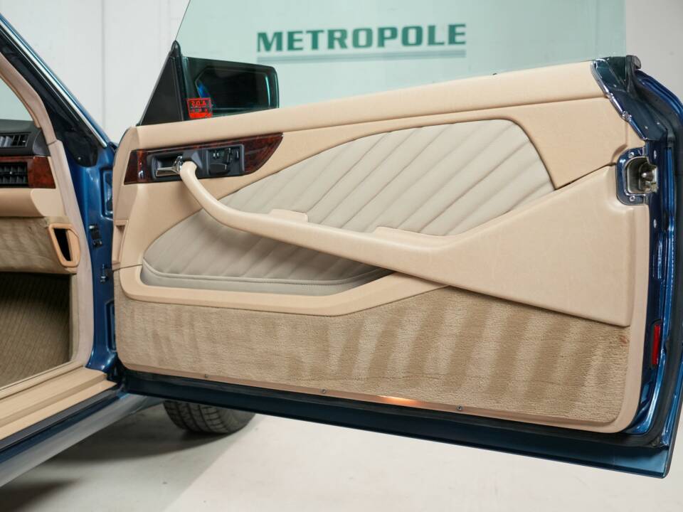 Image 23/41 of Mercedes-Benz 560 SEC (1990)