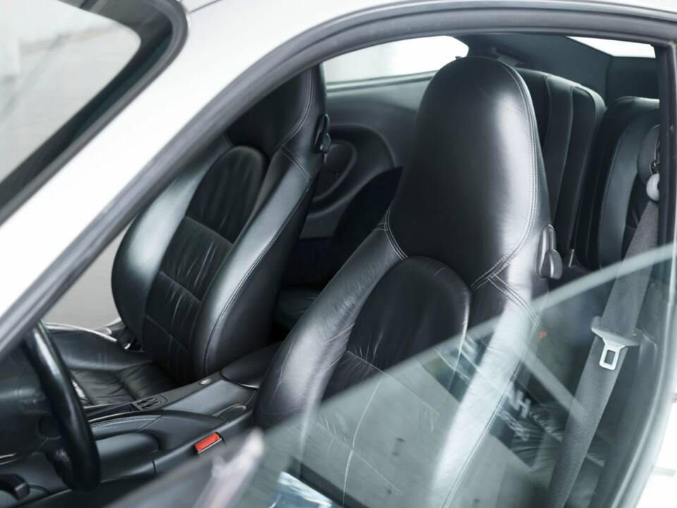 Image 22/50 of Porsche 911 Carrera 4S (2004)