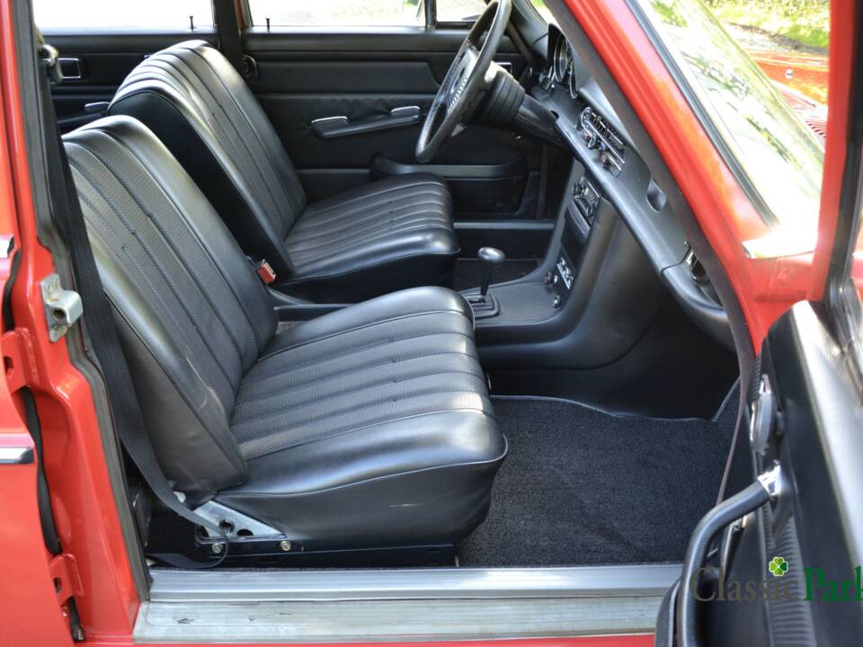Bild 22/50 von Mercedes-Benz 230/6 (1973)