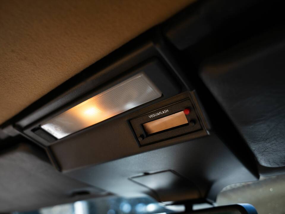 Image 18/63 of Lancia Delta HF Integrale Evoluzione II (1994)