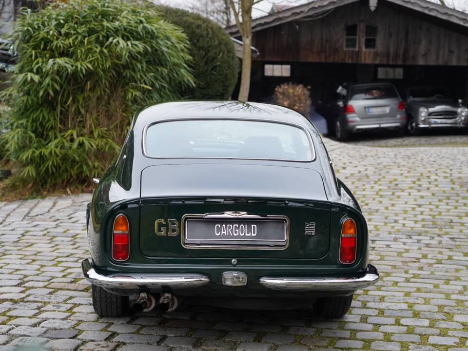 Image 12/22 de Aston Martin DB 6 Mk II (1970)