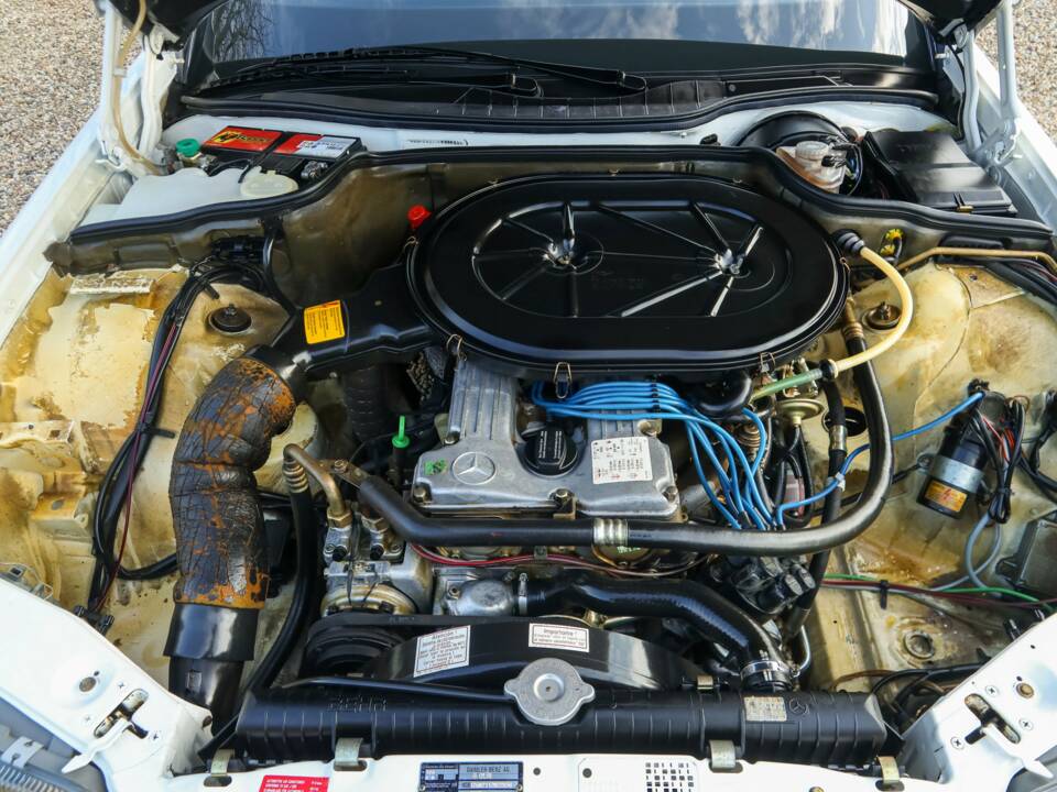 Image 31/50 de Mercedes-Benz 280 S (1988)