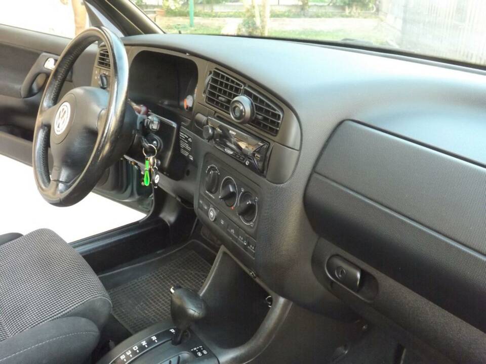 Image 14/50 of Volkswagen Golf III Cabrio 1.6 (1998)