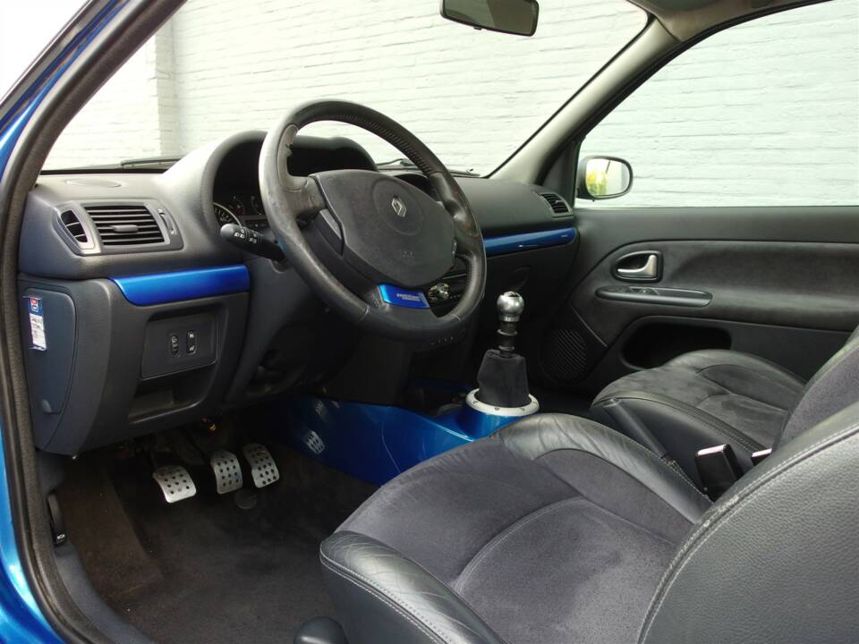 Imagen 38/100 de Renault Clio II V6 (2004)