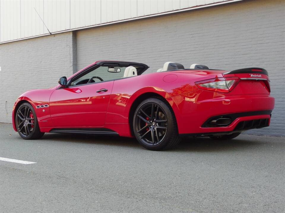 Image 41/99 of Maserati GranCabrio Sport (2015)