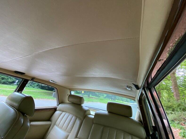 Bild 39/50 von Bentley Corniche (1980)