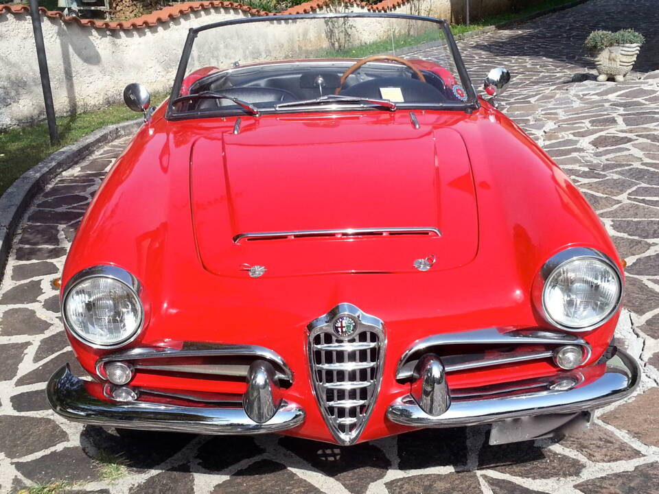 Image 3/9 of Alfa Romeo Giulia 1600 Spider (1963)