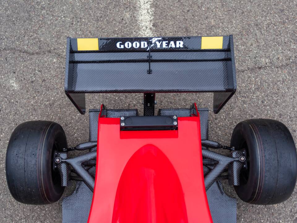 Image 17/85 of Ferrari 641 (1990)