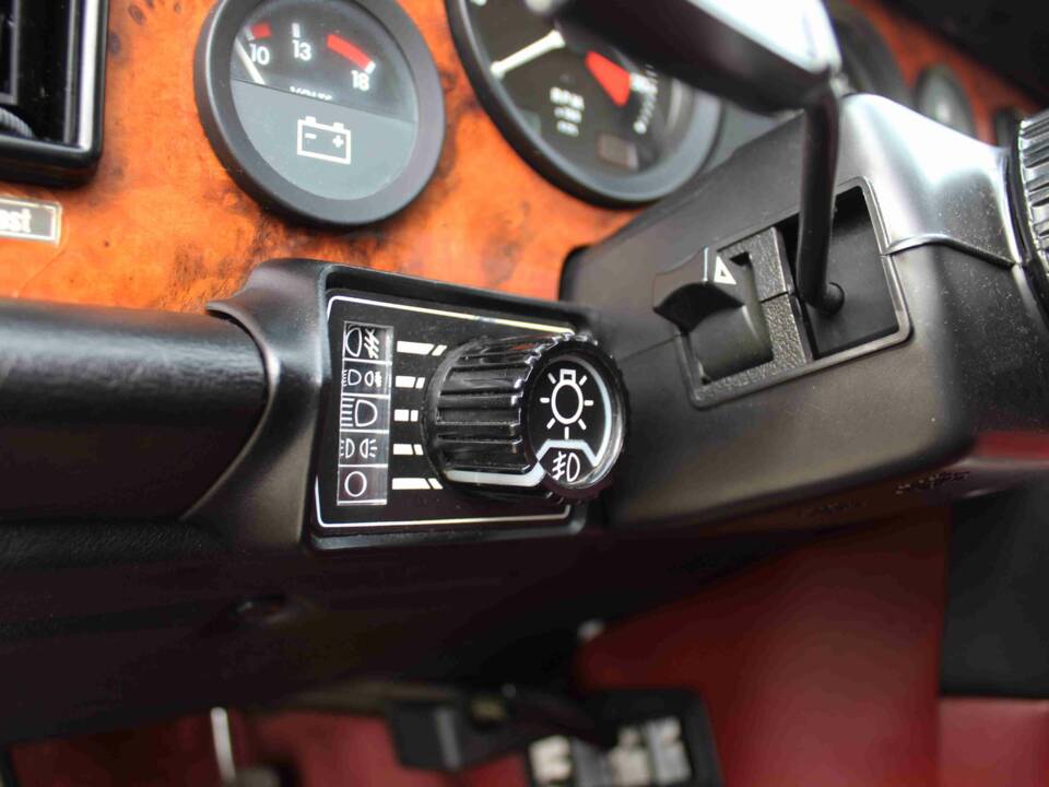 Bild 53/68 von Jaguar XJ 6 4.2 (1985)