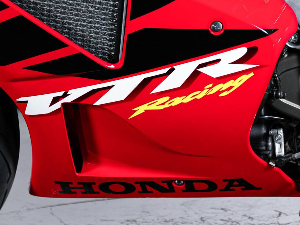 Bild 21/42 von Honda DUMMY (2000)
