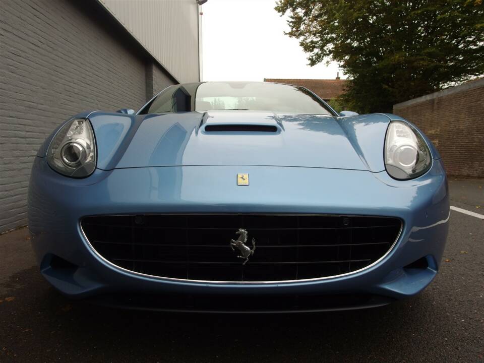 Image 8/49 of Ferrari California (2010)