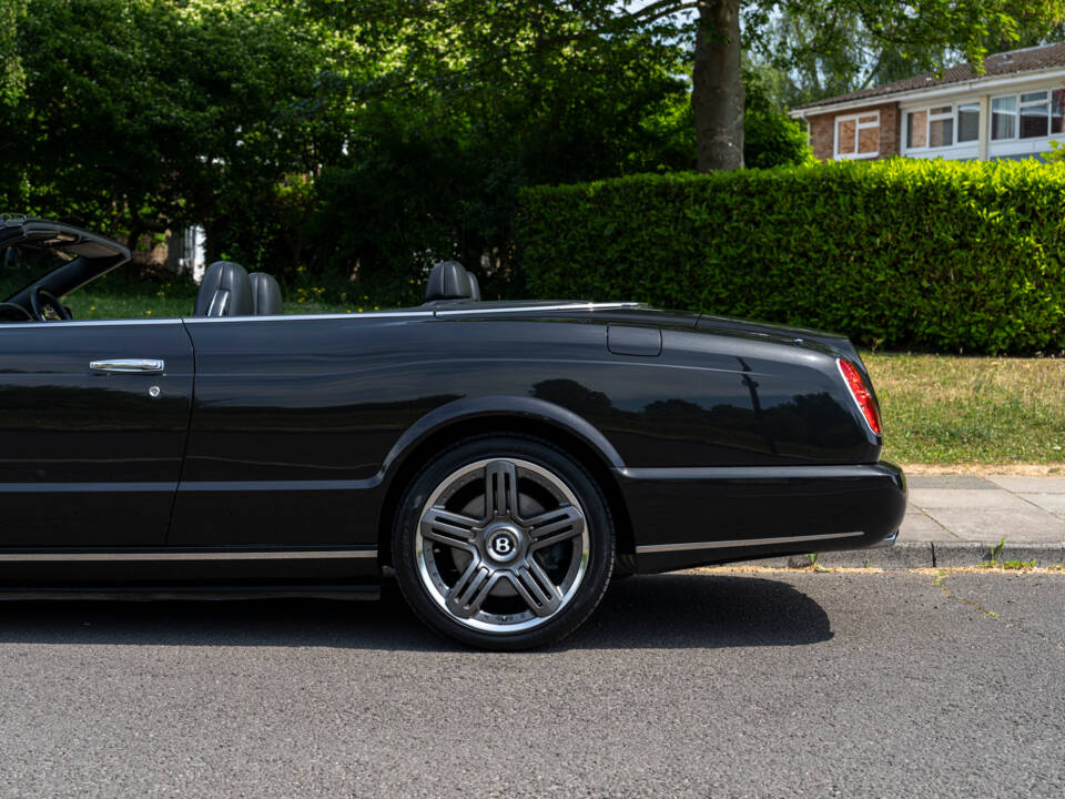 Image 13/31 of Bentley Azure T (2009)