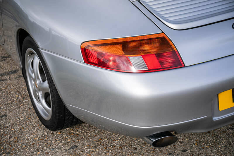 Image 23/39 of Porsche 911 Carrera (1998)