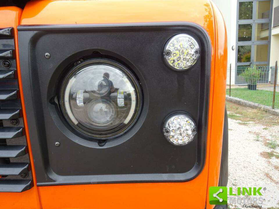 Image 22/38 of Land Rover 90 (1987)
