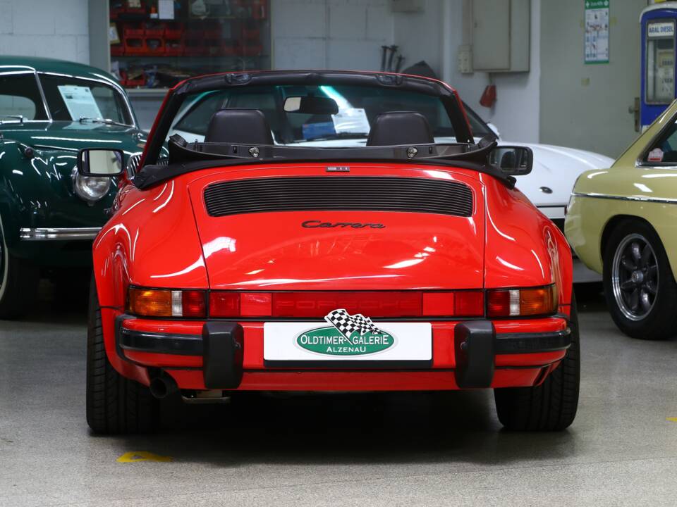 Image 33/47 of Porsche 911 Carrera 3.2 (1989)