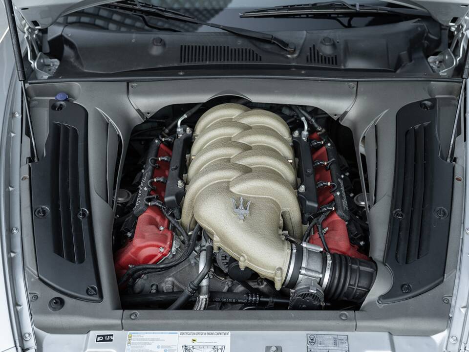 Bild 47/48 von Maserati 4200 (2004)