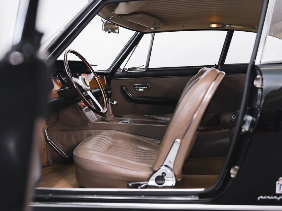 Image 12/100 of Ferrari 330 GT 2+2 (1965)