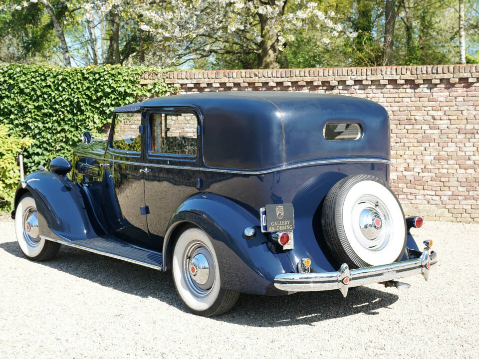 Image 2/50 of Packard eight (1937)