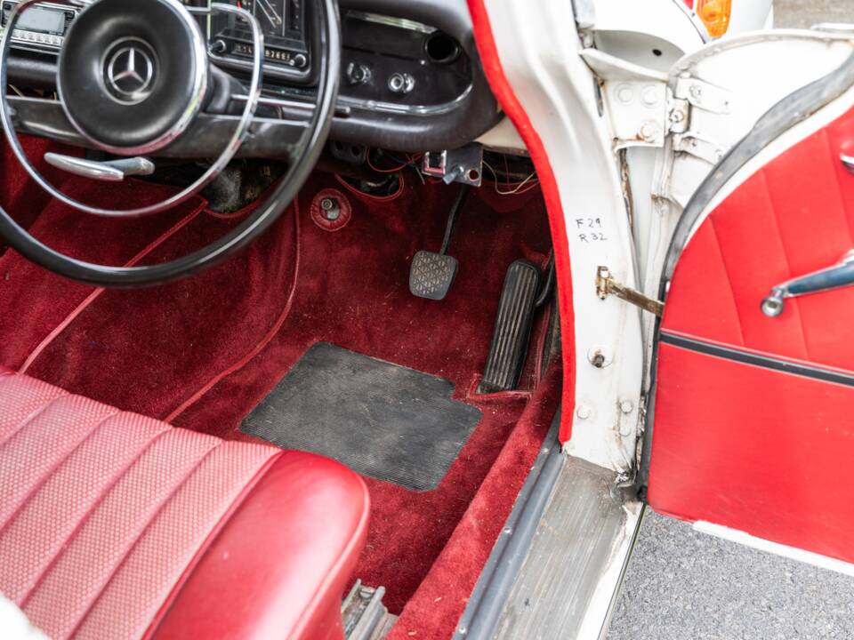 Image 23/35 of Mercedes-Benz 190 c (1965)