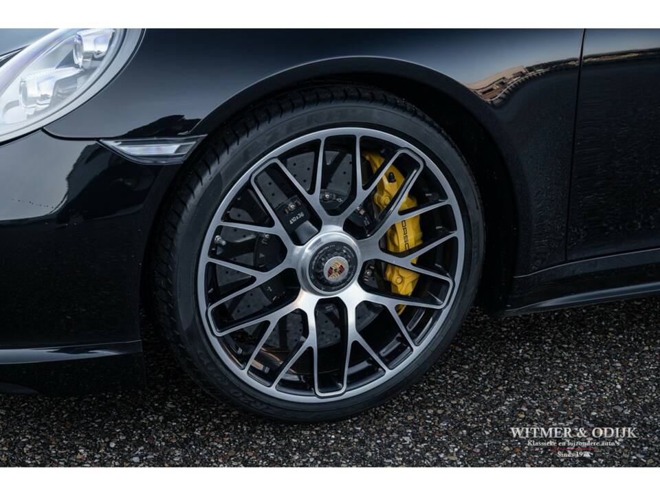 Image 16/34 of Porsche 911 Turbo S (2015)