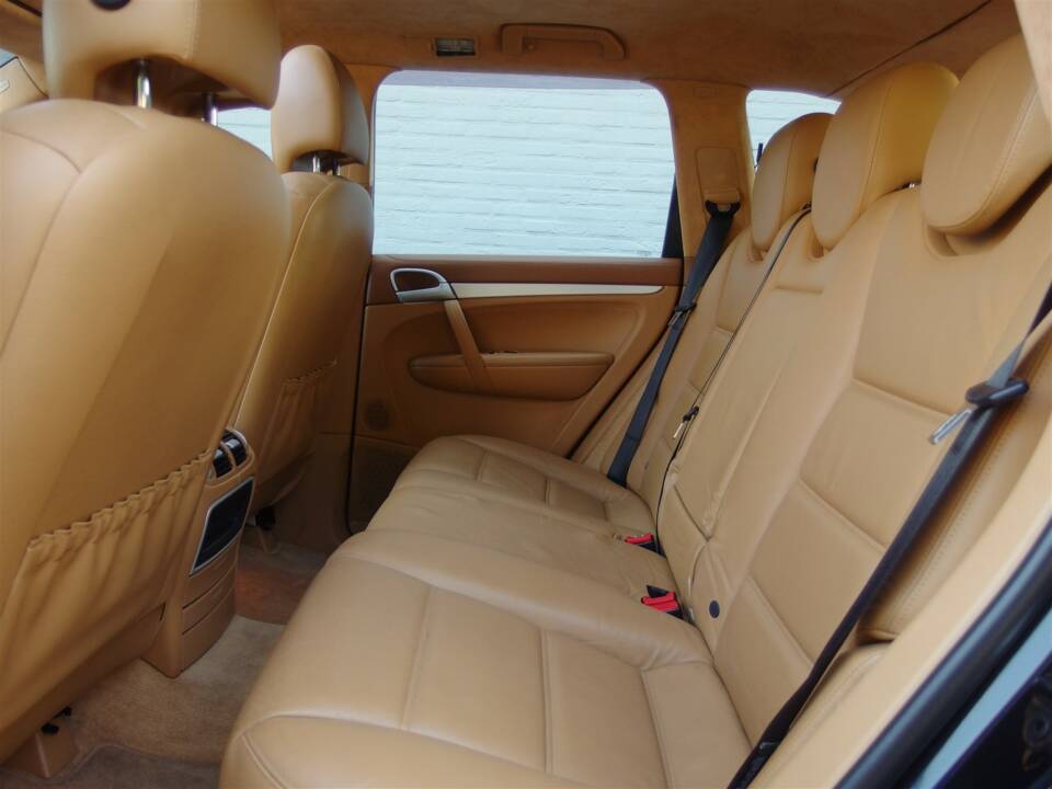 Image 62/93 of Porsche Cayenne Turbo (2007)