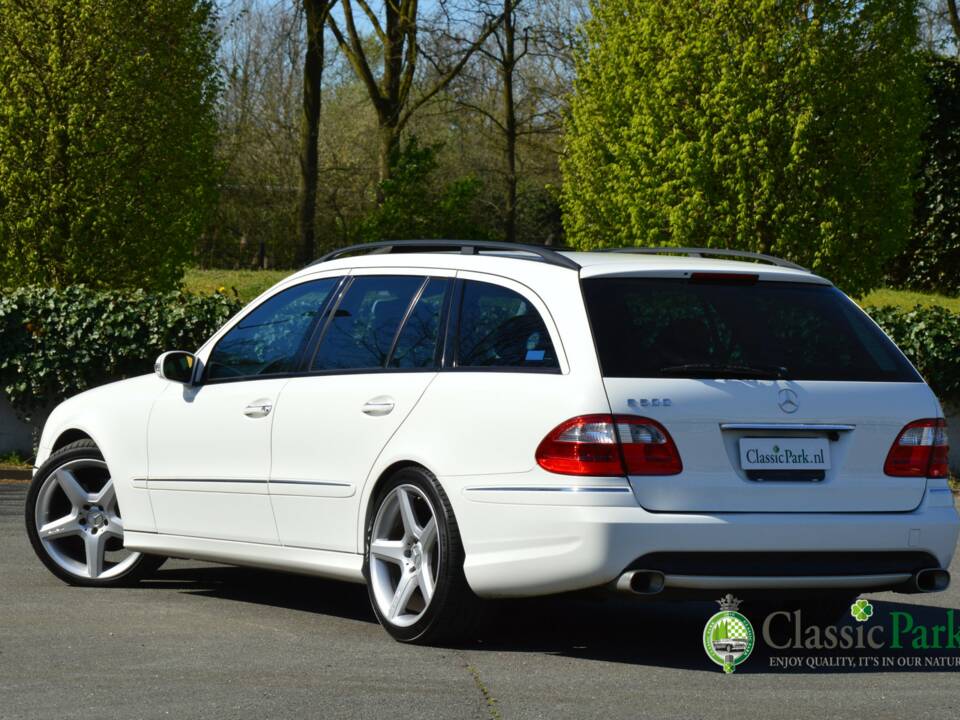 Image 3/50 of Mercedes-Benz E 500 T (2004)