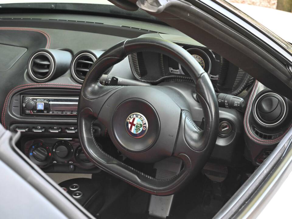 Image 39/50 of Alfa Romeo 4C Spider (2017)
