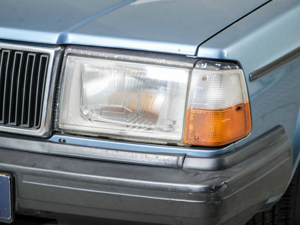 Image 22/50 de Volvo 240 Turbo (1983)