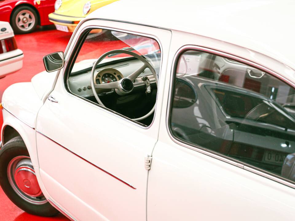 Image 9/32 of SEAT 600 D (1968)