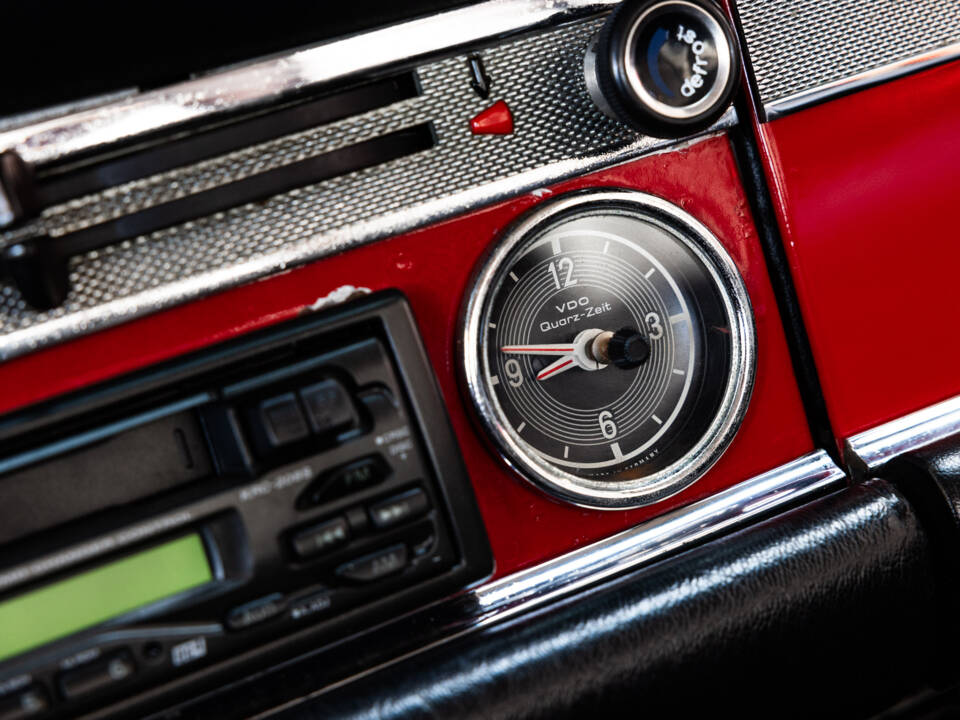 Image 13/30 of Mercedes-Benz 280 SL (1968)