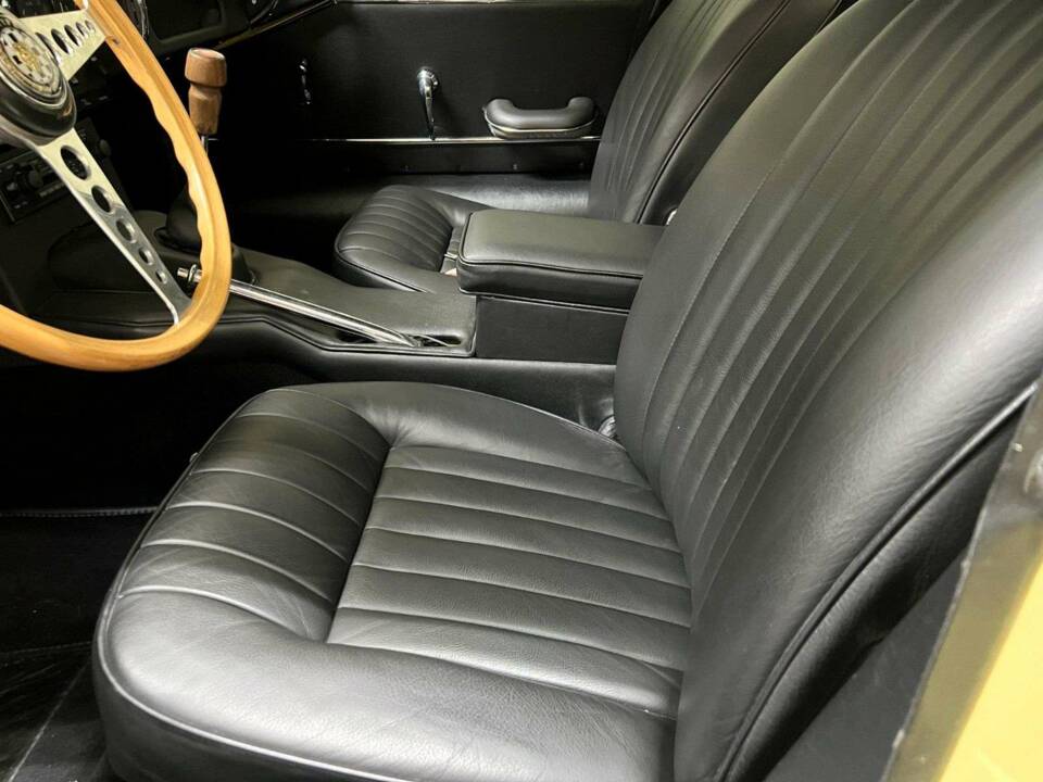 Image 12/22 de Jaguar Type E 4.2 (1965)