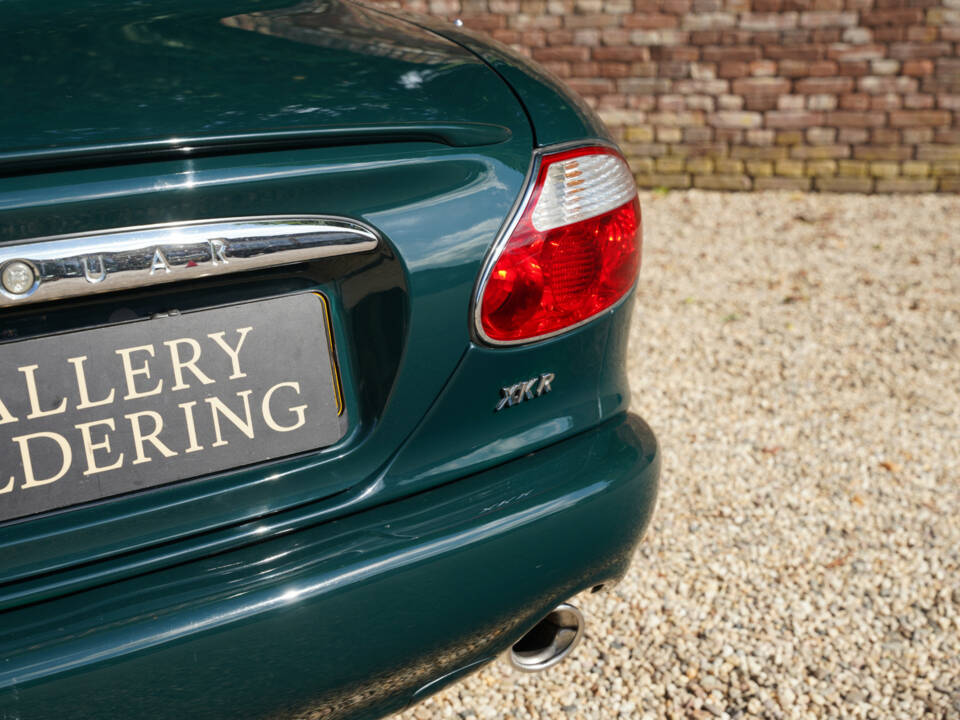 Image 35/50 of Jaguar XKR (2001)