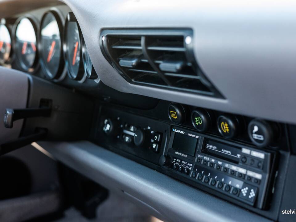 Afbeelding 26/33 van Porsche 911 Carrera 2 (1993)