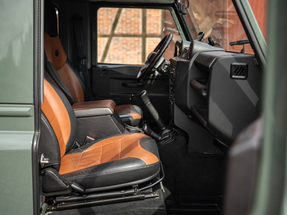 Image 38/42 of Land Rover Defender 90 (2015)