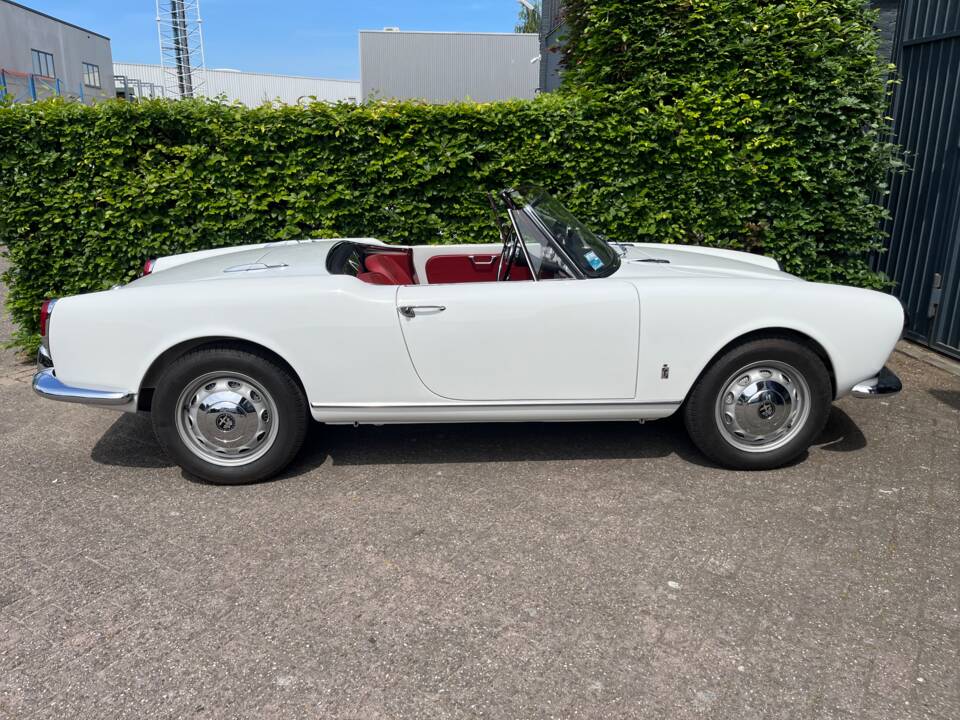 Image 5/28 of Alfa Romeo Giulia 1600 Spider (1962)