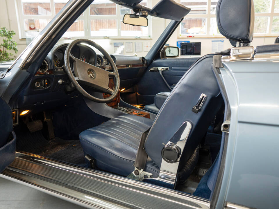 Immagine 21/33 di Mercedes-Benz 500 SL (1985)