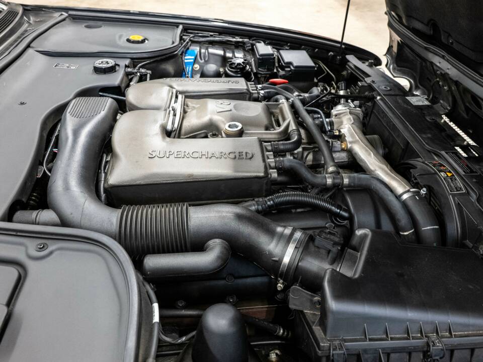 Bild 28/34 von Jaguar XJR 4.0 (2001)