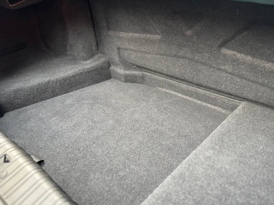 Image 25/40 de Jaguar XKR (1998)