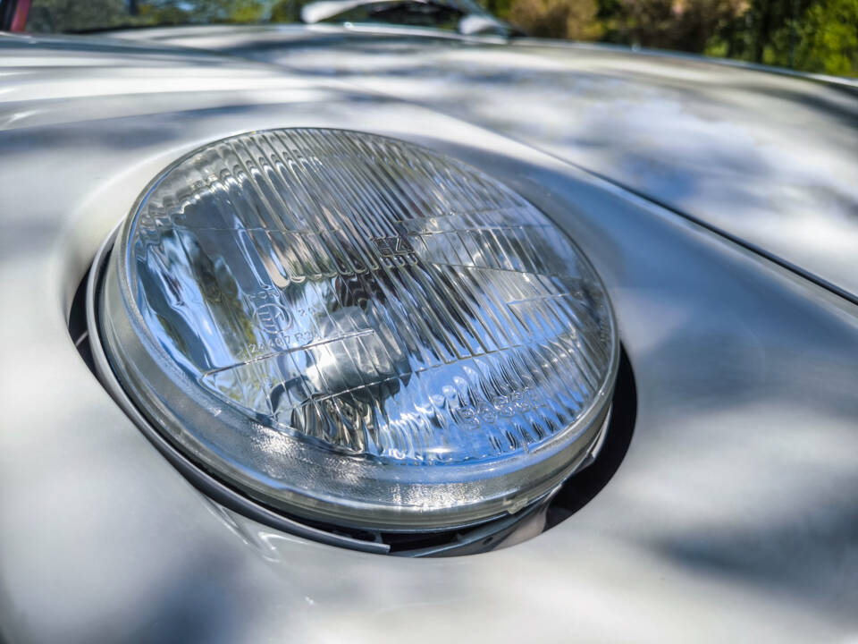 Image 27/36 of Porsche 911 Carrera 3.2 (1985)