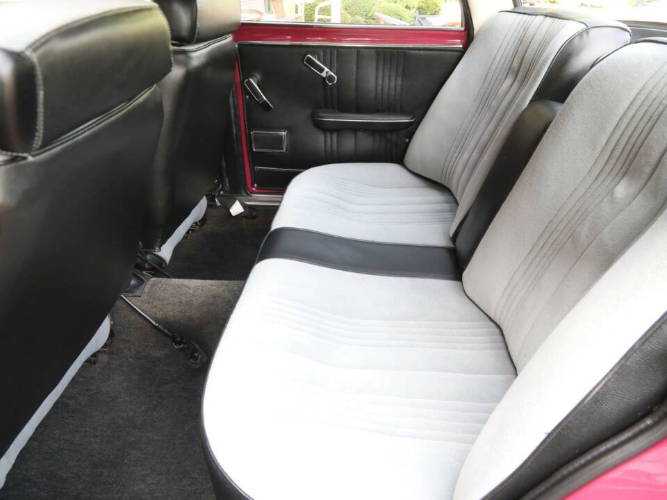 Image 39/50 de Alfa Romeo Giulia Nuova Super 1300 (1975)