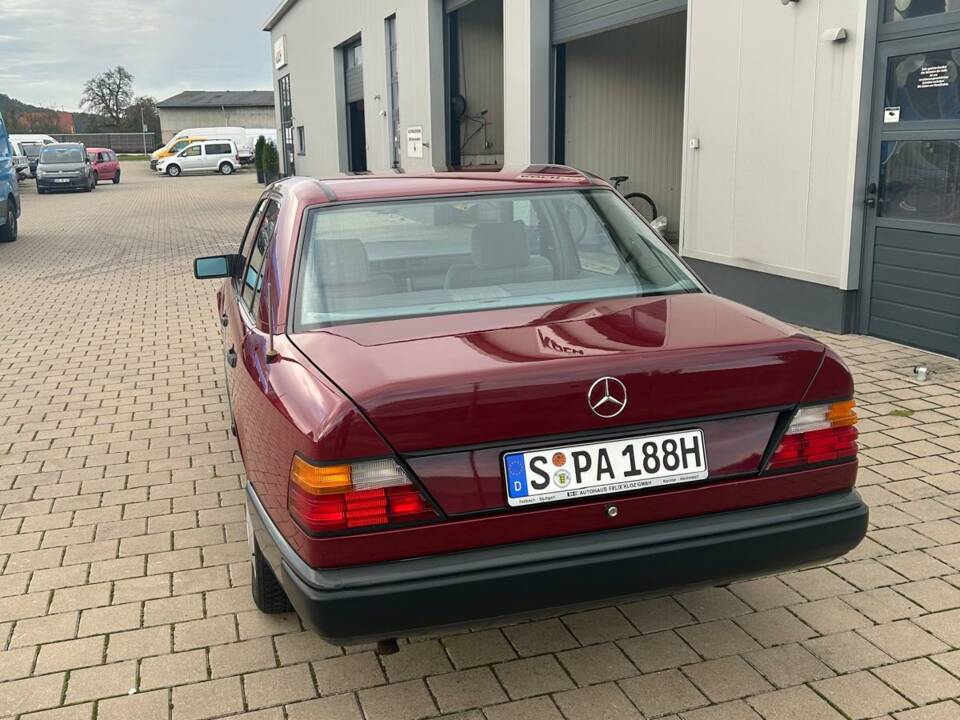 Image 7/10 de Mercedes-Benz 200 D (1989)