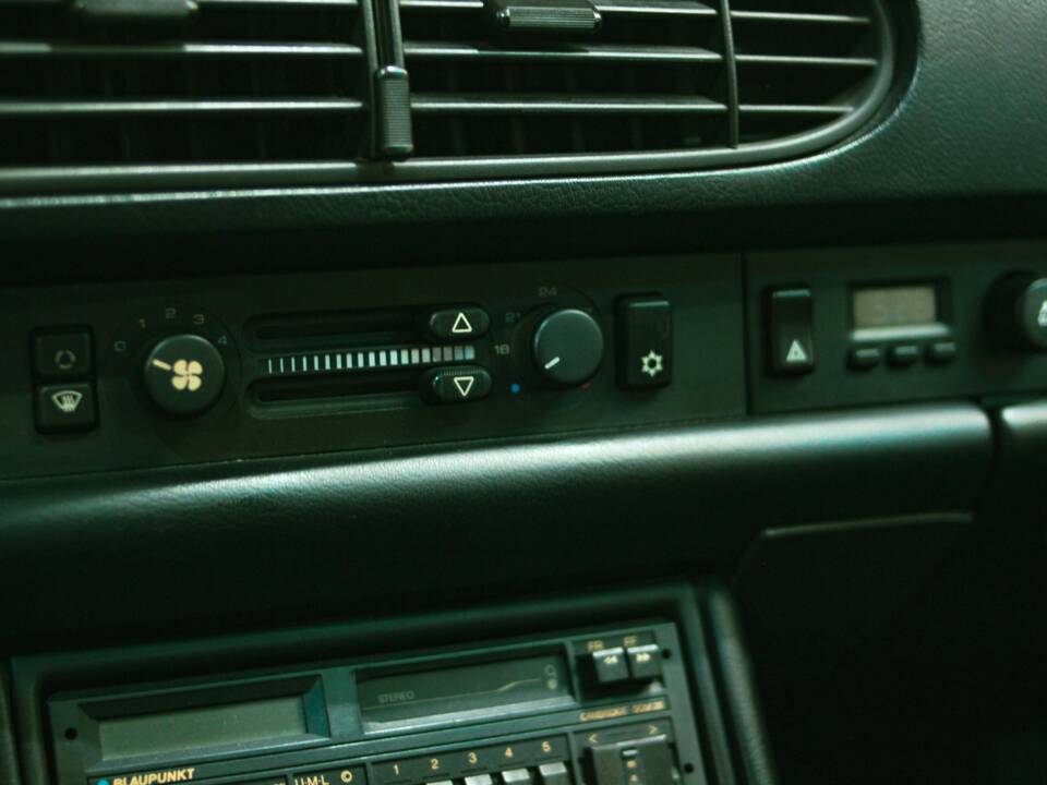 Image 27/45 of Porsche 944 S2 (1989)