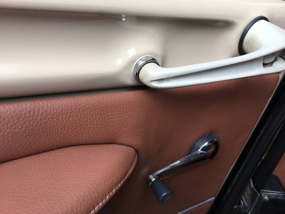 Image 69/82 de Citroën DS 20 (1974)