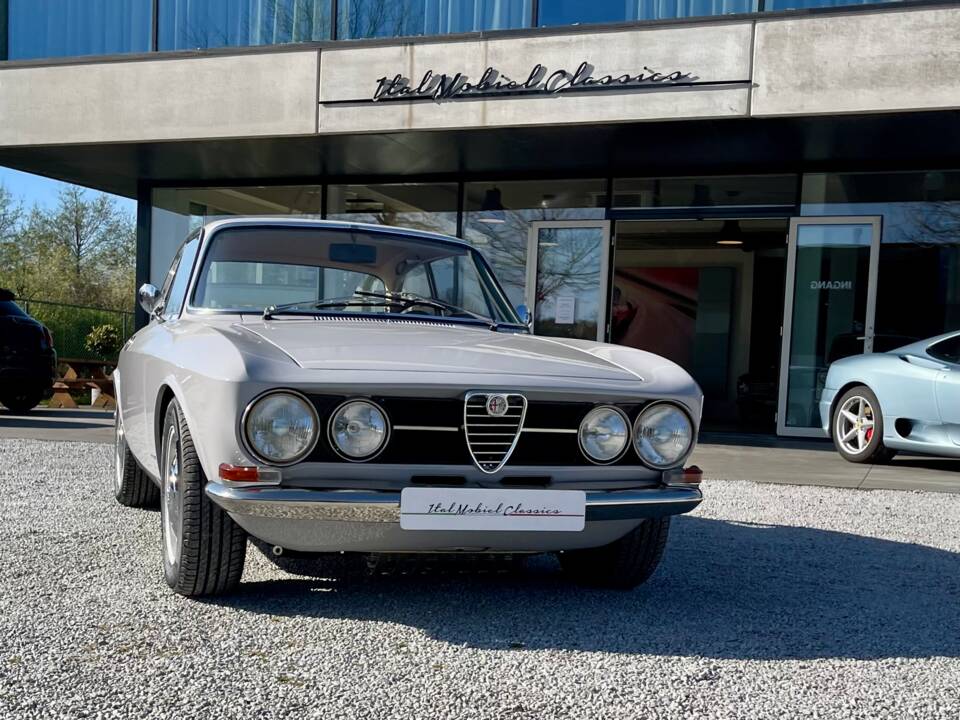 Image 42/47 de Alfa Romeo 1750 GT Veloce (1968)