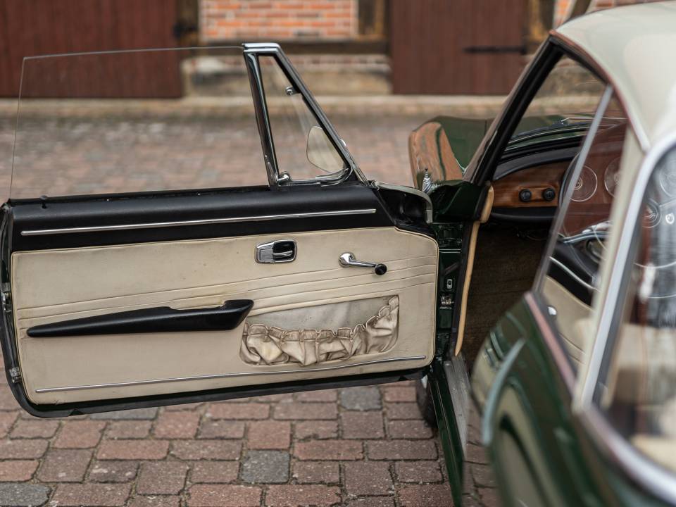 Image 23/38 of Volkswagen Karmann Ghia 1500 (1968)