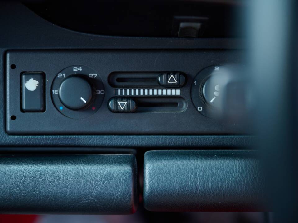 Afbeelding 32/50 van Porsche 911 Carrera 4 (1992)